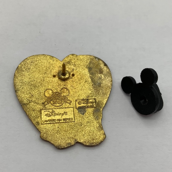 Vintage Disney Lanyard Pin Trading Series Pochahontas John Heart 2002 Lapel Pin - Picture 4 of 6